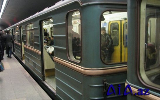 Moskvada pensiyaçı qadın özünü metro qatarının üstünə atdı – VİDEO