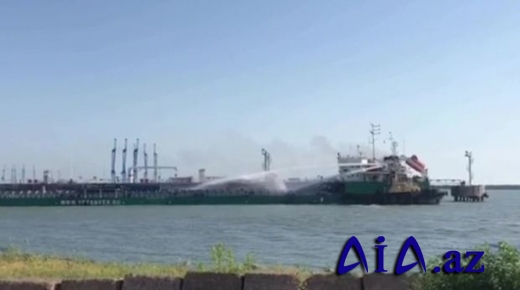 Rusiya limanında yanan İran gəmisi söndürüldü -