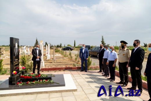 Salyan Rayon İcra Hakimiyyətinin başçısı Aprel döyüşlərində şəhid olmuş baş leytenant Rəşid Mehdiyevin doğum günü ilə əlaqədar məzarını ziyarət etmişdir