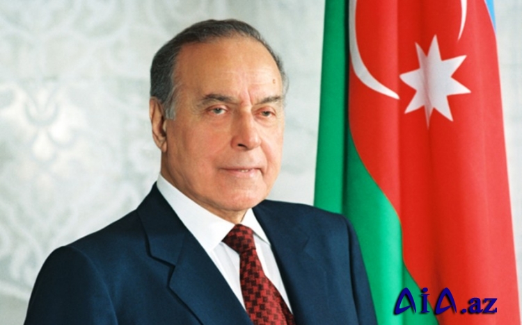Vəzir Həsənov: “Bu gün ölkəmizə ardıcıl möhtəşəm nailiyyətlər qazandıran uğurlu daxili və xarici siyasət Heydər Əliyev zəkasının yaratdığı milli azərbaycançılıq konsepsiyasının tərkib hissəsidir.”