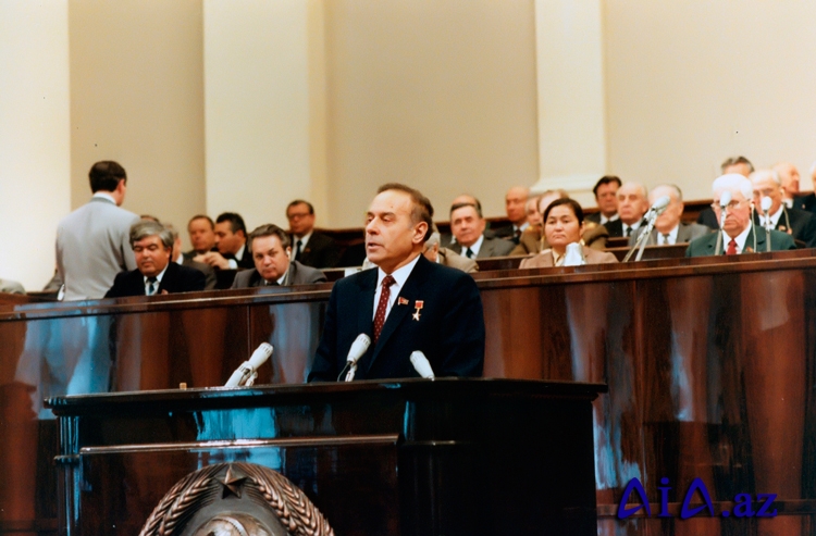 Niyazi Nəcəfov: “Ulu Öndər Heydər Əliyevin təhsil syasəti bugünkü nailiyyətlərin əsasını qoyub”