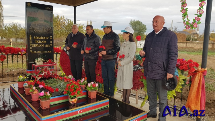 YAP Saatlı rayon təşkilatının nümayəndələri şəhid Səmidov İkram Şirvan oğlunun ildönümü mərasimində iştirak ediblər