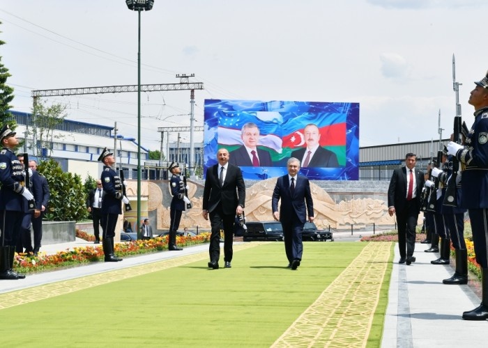 Prezidentlər Daşkənddə Heydər Əliyev Meydanının açılışını etdilər -