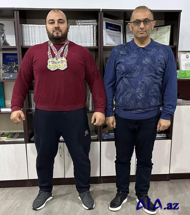 Qırğızstanda keçirilən ağır atletika turnerindən idmançımız vətən medalla qayıtdı