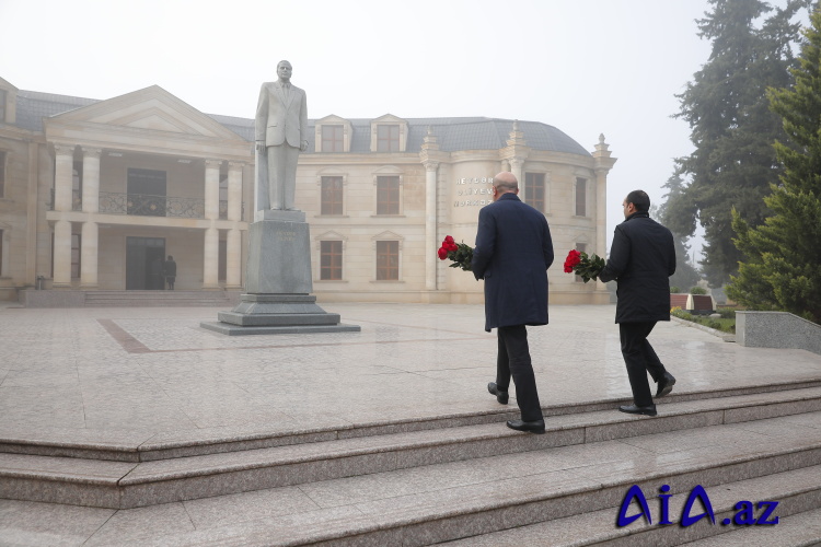 Dövlət Şəhərsalma və Arxitektura Komitəsinin sədri Kürdəmir şəhərində vətəndaşları qəbul edib