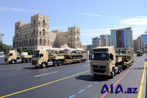 Azadlıq meydanında paradlar çox keçirilib. Ancaq bu paradın xüsusi önəmi var