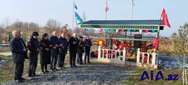 YAP Saatlı rayon təşkilatının nümayəndələri  Şəhid  Hüseynov Ələm Sərvər oğlunun məzarını ziyarət ediblər