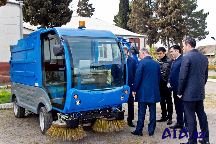 İcra başçısı avtomobil parkına gətirilən yeni texniki avadanlıqlara baxış keçirib