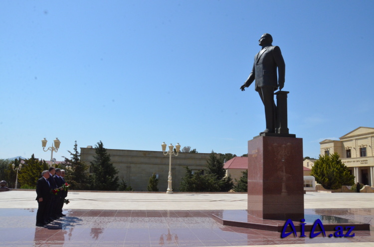 Qaradağ rayonunda “Ümummili lider Heydər Əliyev və  milli-mədəni irsimiz” mövzusunda akademik seminar keçirilib