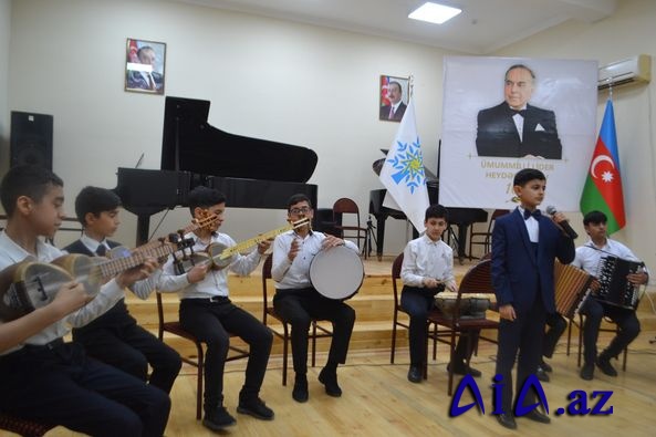 Ulu öndər Heydər Əliyevin anadan olmasının 100 illik yubileyi münasibətilə musiqi məktəbində konsert proqramı təşkil olundu.