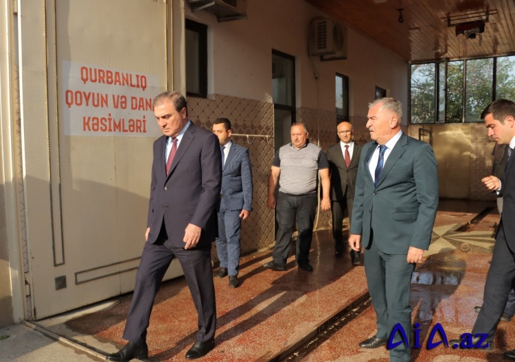 İcra başçısı Qurban Bayramı günlərində heyvanların satış və kəsim məntəqələrində yaradılan şəraitlə tanış olub