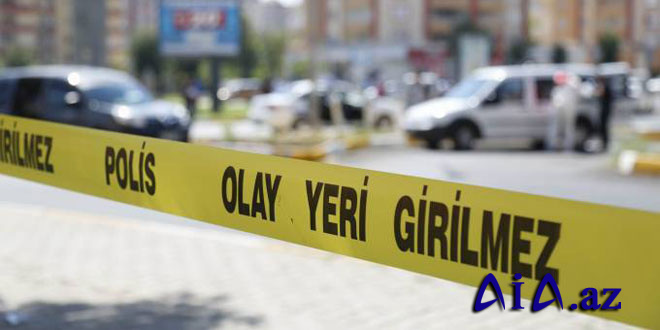 İstanbulda yeniyetmə valideynlərini bıçaqlayaraq öldürüb