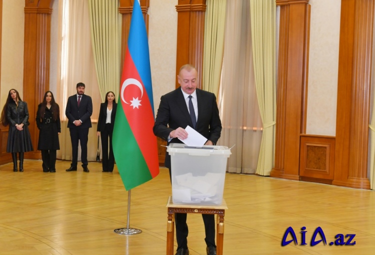 İlham Əliyev və ailə üzvləri Xankəndidə SƏS VERDİ