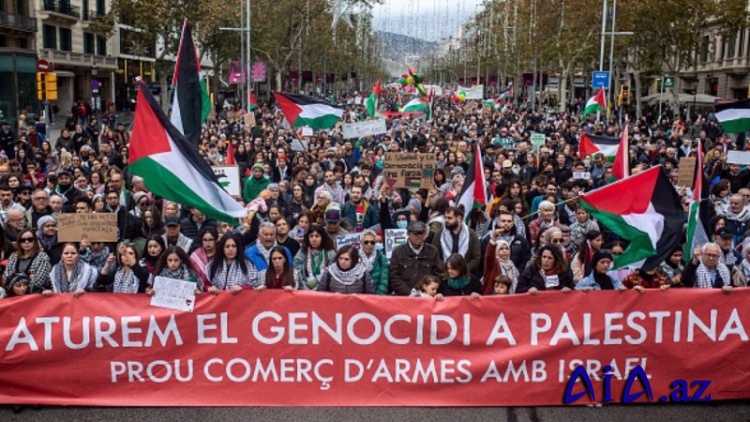 Barselonada minlərlə insan İsrailə silah tədarükünün dayandırılmasını tələb etmək üçün yürüş keçirib