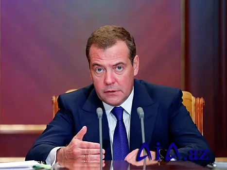 Medvedev İsrailin Suriyaya hava hücumundan sonra “amerikalıların gözündə qorxudan” danışıb