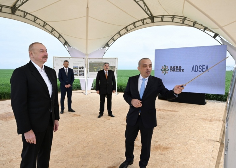Prezident Hacıqabulda suvarma qurğuları kompleksi ilə tanış oldu -
