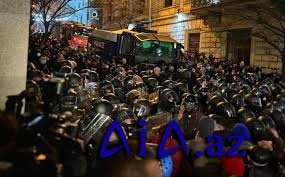 Polis Tbilisidə etirazçılara qarşı qazdan istifadə edib