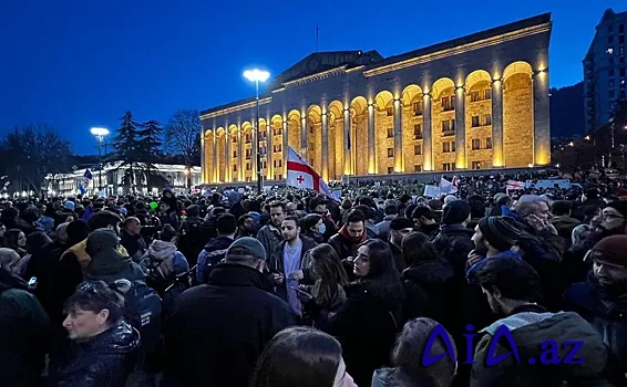 Bu barədə Tbilisidə etirazçılara qarşı gözyaşardıcı qazdan istifadə edilib