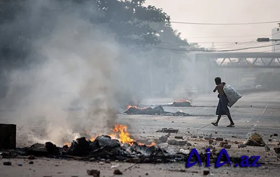 Nikkei: Myanma hakimiyyətinin silahlı müxalifləri açıq edamlar həyata keçirir