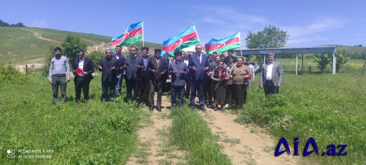 Gədəbəydə Şəhid Əsgərov Hüseyn Ramiz  oğlunun doğum günü münasibətilə  məzarı  ziyarət edilib