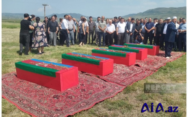 Xocalıda Birinci Qarabağ müharibəsinin daha beş şəhidi dəfn edilib -