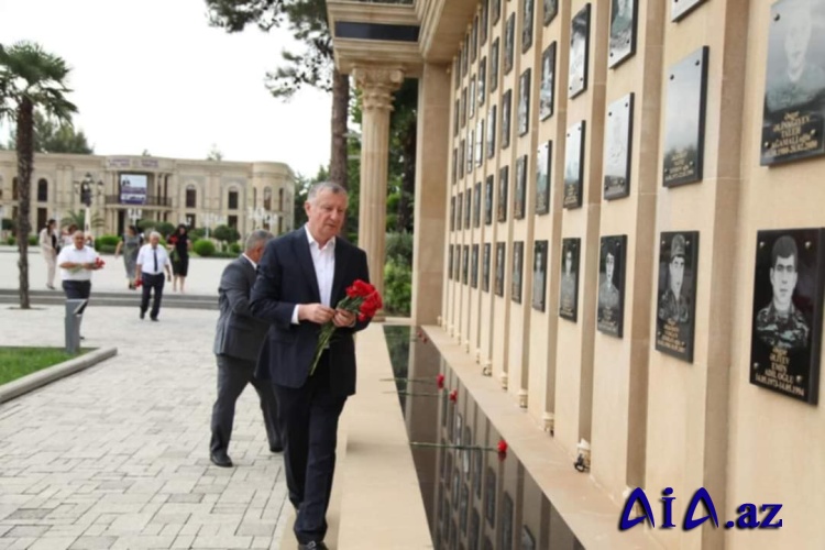 Seçicilər hər zaman onların yanında olan namizədə səs verəcək
