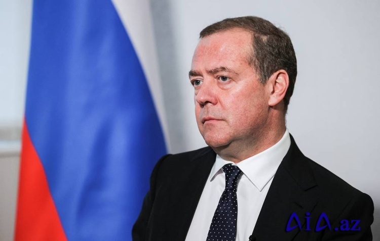 Medvedev deyir ki, yeni silahların ortaya çıxması müharibə qanunlarını asıb