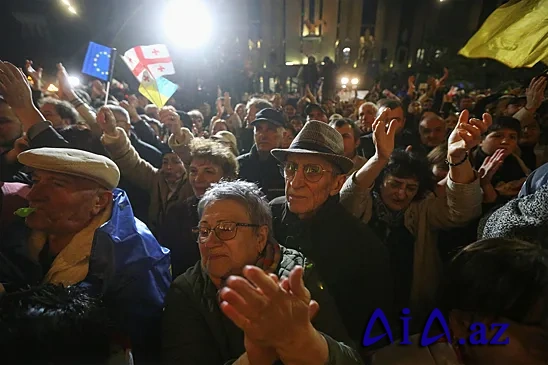 Jurnalist Bose Tbilisidə keçirilən etiraz aksiyalarında saxta gürcüləri aşkar edib