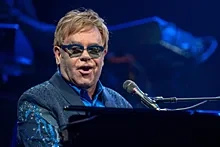 Elton Con ağır infeksiyadan sonra görmə qabiliyyətini itirdiyini açıqlayıb