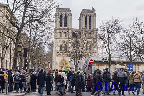 Notre-Dame  açılışından sonra ilk dəfə Milad ərəfəsində mərasim keçirildi