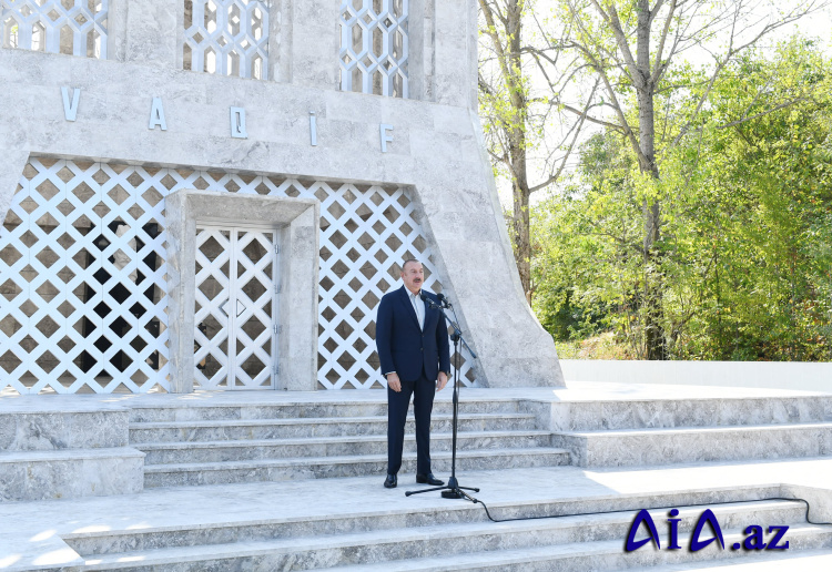 Ulu Öndər Heydər Əliyev və Cənab Prezident İlham Əliyev Şuşada tarix təkrarlanır