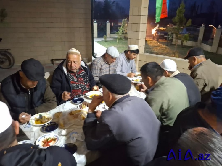 Balakəndə deputat Nəsib Məhəməliyev oruc tutan vətəndaşlar üçün iftar süfrəsi açıb