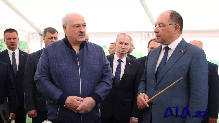 Lukashenko : kişilər köhnəlib, qızlar uşaq dünyaya gətirmək istəmir