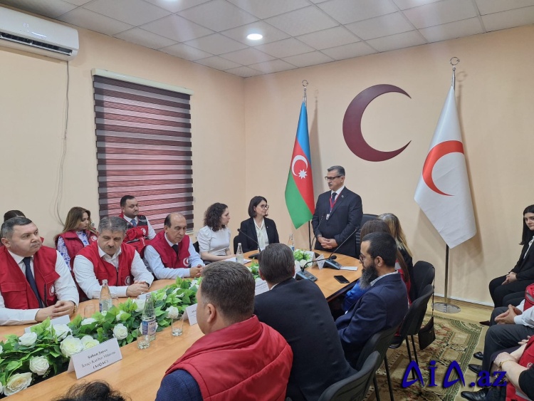 AzQAC 8 May – Ümumdünya Qızıl Xaç və Qızıl Aypara Hərəkatı Gününə həsr olunmuş dəyirmi masa keçirilib