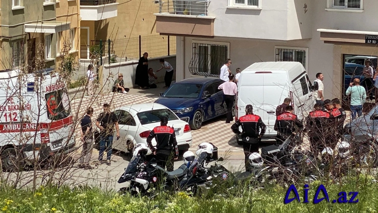 Ankarada 14 yaşlı qız evində başından güllələnmiş halda ölü tapılıb