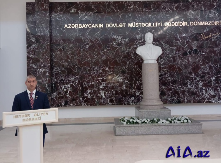 Prezident İlham Əliyev: “Ulu Öndərin bütün həyatı, bütün fəaliyyəti Azərbaycan xalqına, dövlətinə həsr edilmişdir və bugünkü Azərbaycan onun əsəridir”.
