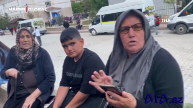 Konyada baş verən zəlzələdən sonra vətəndaşlar küçələrə axışıb