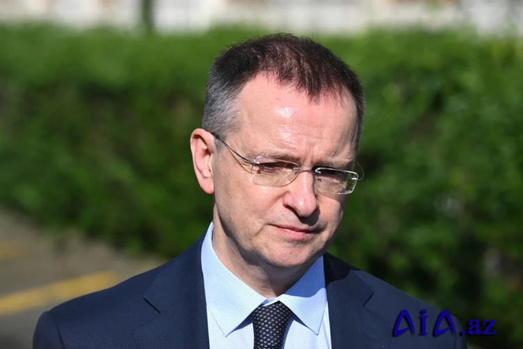 Medinski NATO baş katibinə dərslik göndərməyi təklif edib