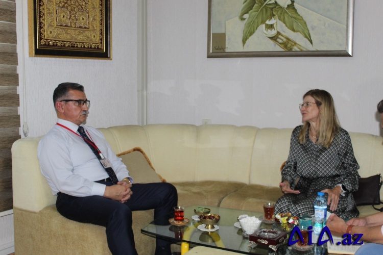 Azərbaycan Qızıl Aypara Cəmiyyətində rəsmi görüş keçirildi