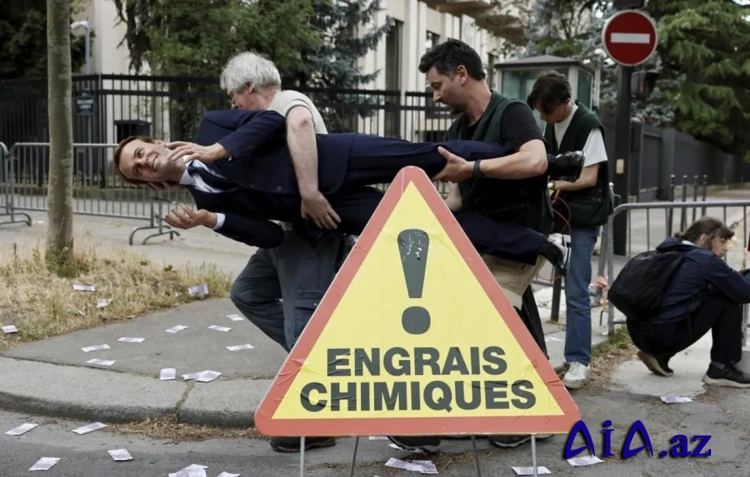 Franceinfo: Parisdə bir muzeydən Makronun mum fiquru oğurlanıb