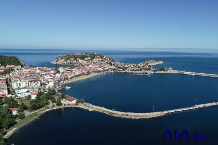 6 min əhalisi olan qəsəbəyə bayramda 150 min nəfər gəlib
