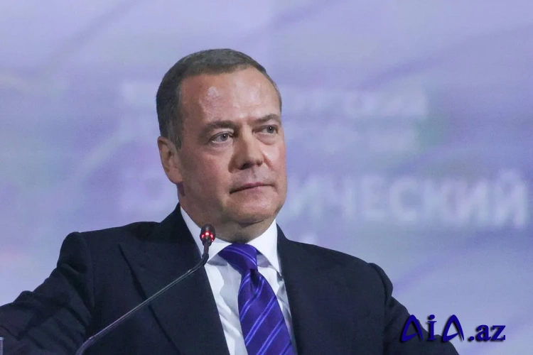 Medvedev üç sözdən ibarət mesaj dərc edib