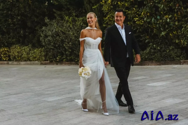 Acun Ilıcalı həyat yoldaşının ad gününü duyğulu sözlərlə qeyd edib
