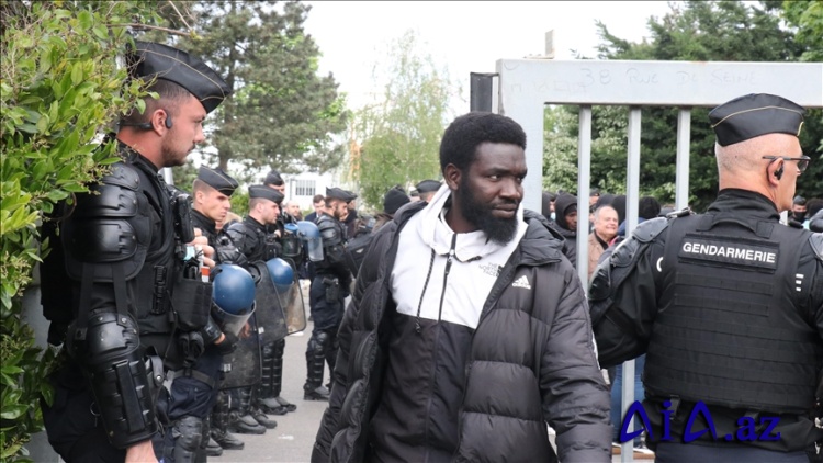 Britaniya və Fransa miqrant qaçaqmalçılığı ilə mübarizə üçün yeni çəkindirici tədbirlər axtarırlar