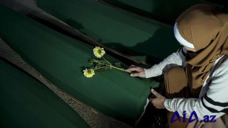 Srebrenitsa Soyqırımının 30-cu ildönümündə keçiriləcək mərasimdə cənazələr gözyaşları ilə qarşılanıb.