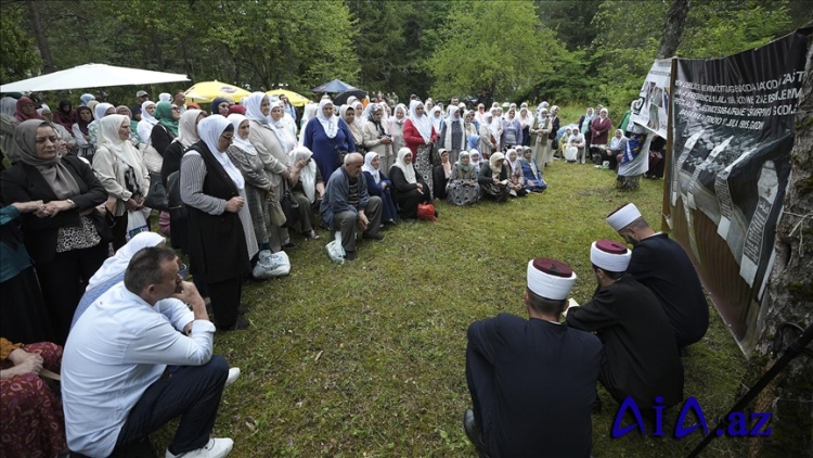 Bosniya və Herseqovinada müharibə zamanı güllələnən 6 Srebrenitsalı gənc anılıb.