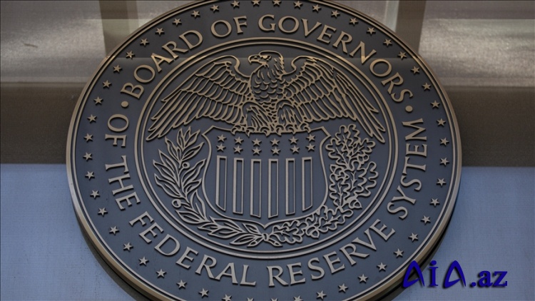FED İdarə Heyətinin üzvü Trampı məhkəməyə verir