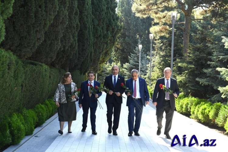 Çilili parlamentarilər Ulu Öndərin məzarını və Şəhidlər xiyabanını ziyarət ediblər