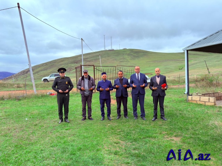 Gədəbəydə Şəhid məzarı ziyarət edilib