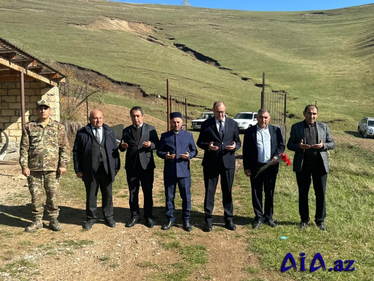 Şəhid Nağıyev Elfaq Azad oğlunun beşinci ildönümü münasibətilə məzarı ziyarət edilib